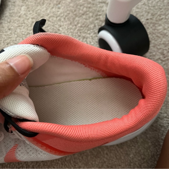 Women’s Size 8 - Nike Quest 4 White Magic Ember - Picture 13 of 13